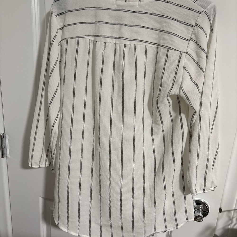 Jon & Anna Contemporary Women’s L  Blouse - Picture 3 of 5
